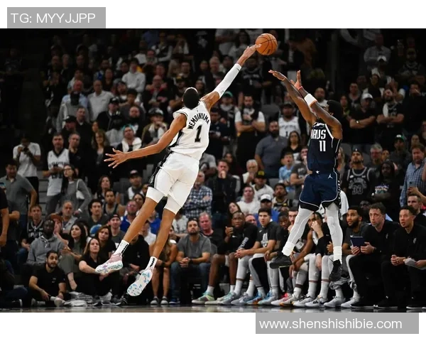 文班亚马攻防统治展现巨星气质半场高效砍下十二分八板五次封盖